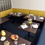 Schuurman فندق